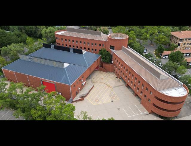 2,038M² OFFICE TO LET IN VORNA VALLEY